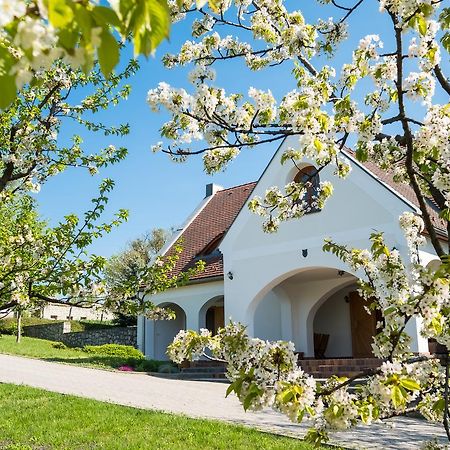 Figula Vendeghaz Hotel Balatonfured Ngoại thất bức ảnh