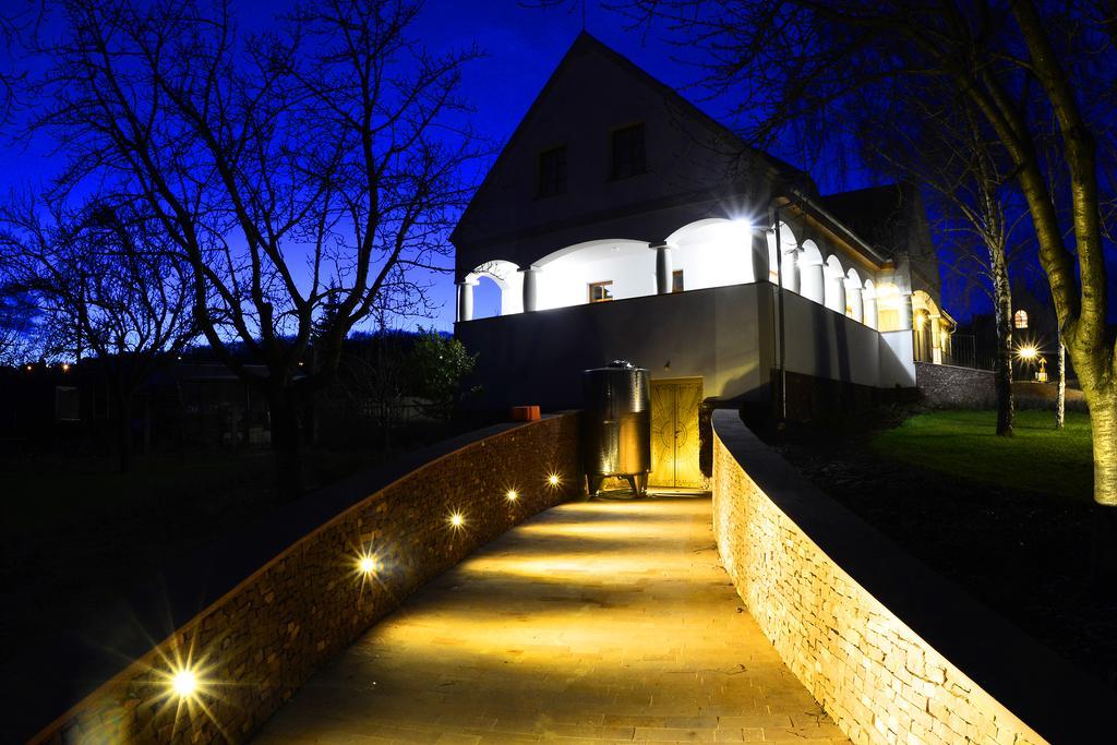 Figula Vendeghaz Hotel Balatonfured Ngoại thất bức ảnh