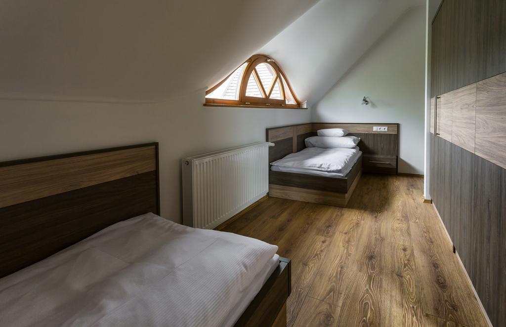 Figula Vendeghaz Hotel Balatonfured Ngoại thất bức ảnh