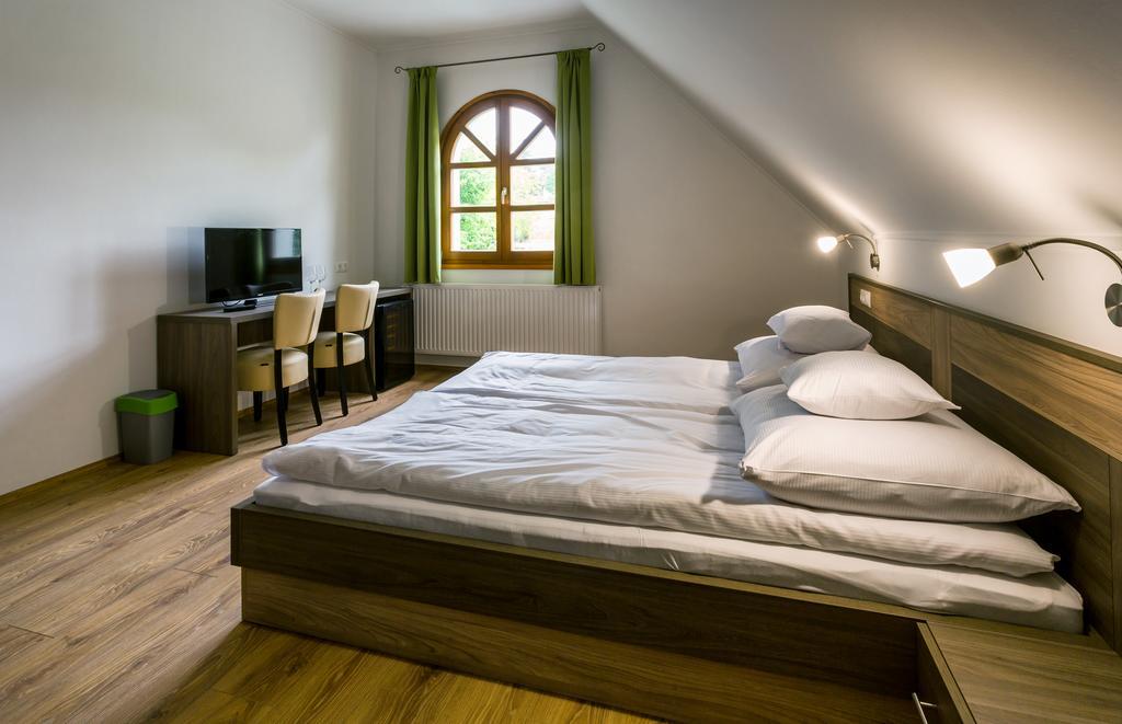 Figula Vendeghaz Hotel Balatonfured Ngoại thất bức ảnh