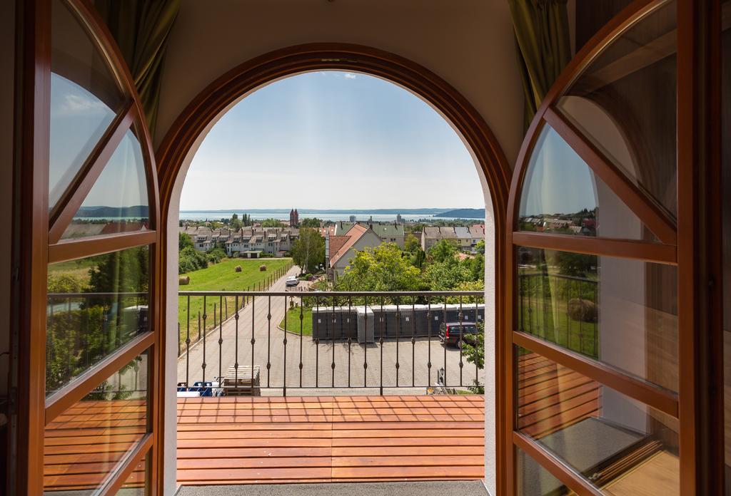 Figula Vendeghaz Hotel Balatonfured Ngoại thất bức ảnh