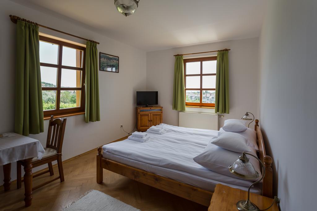 Figula Vendeghaz Hotel Balatonfured Ngoại thất bức ảnh