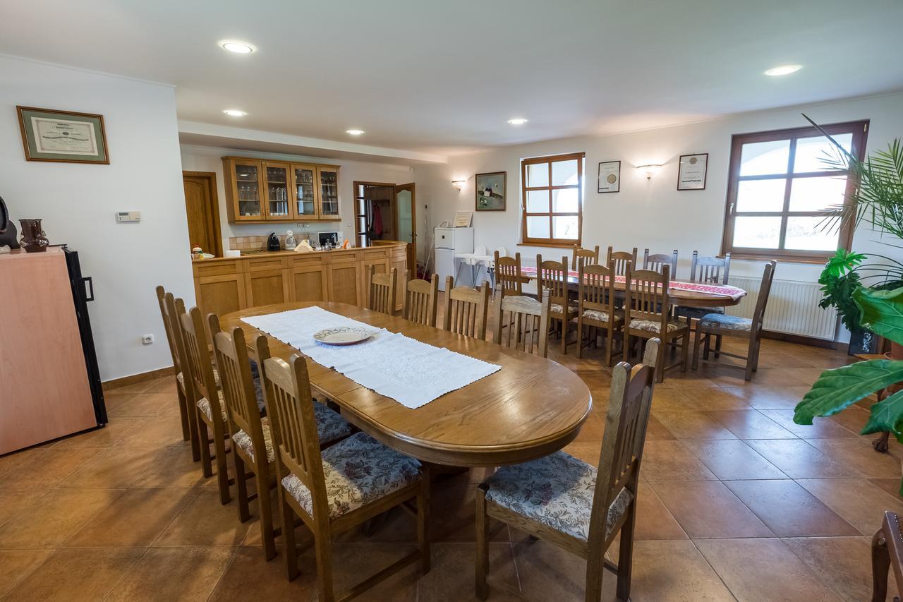Figula Vendeghaz Hotel Balatonfured Ngoại thất bức ảnh