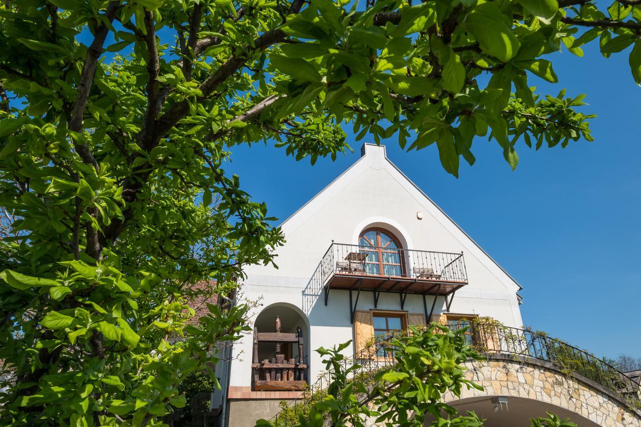 Figula Vendeghaz Hotel Balatonfured Ngoại thất bức ảnh