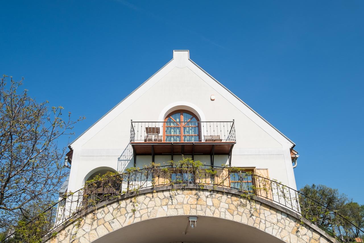 Figula Vendeghaz Hotel Balatonfured Ngoại thất bức ảnh